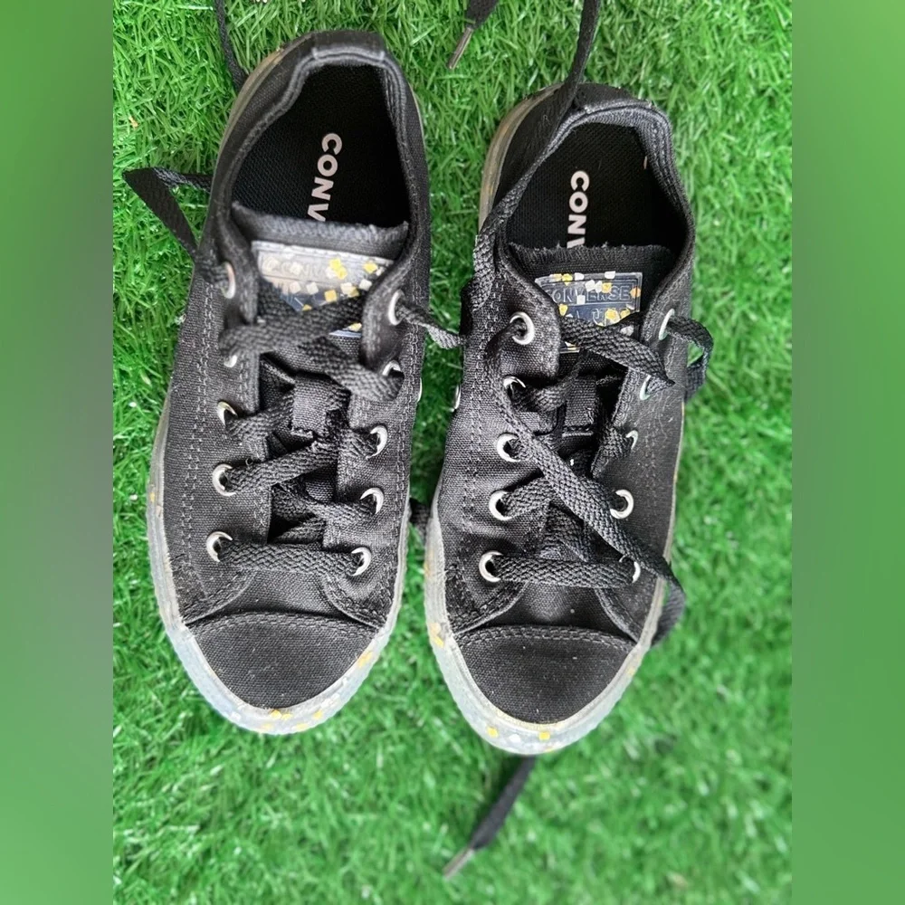 Converse excellent preowned